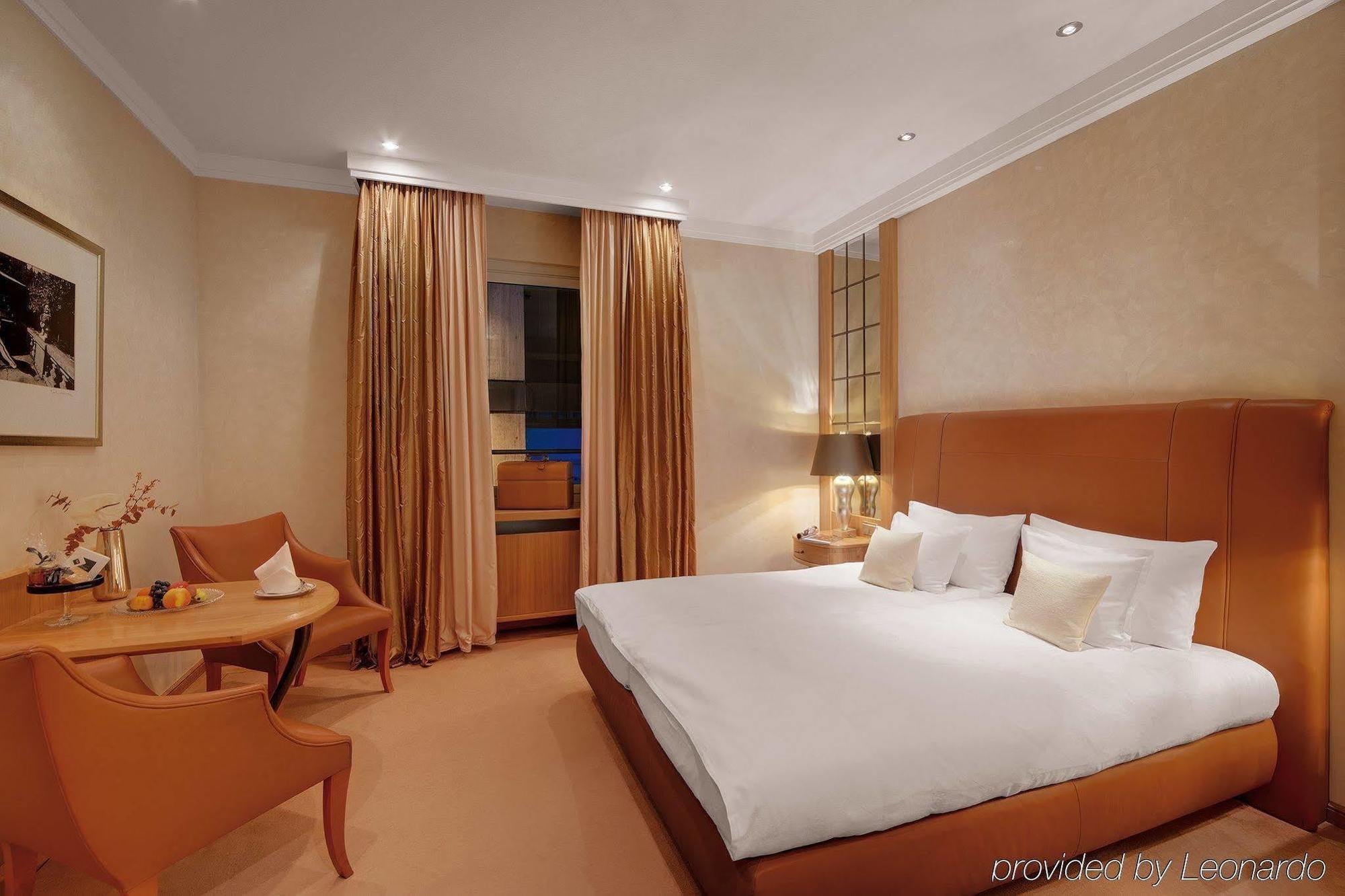 Hotel Koenigshof Münih Oda fotoğraf